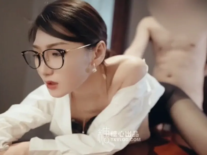 Vào phòng riêng được tiền bối nữ dâm dục bú của quý cho