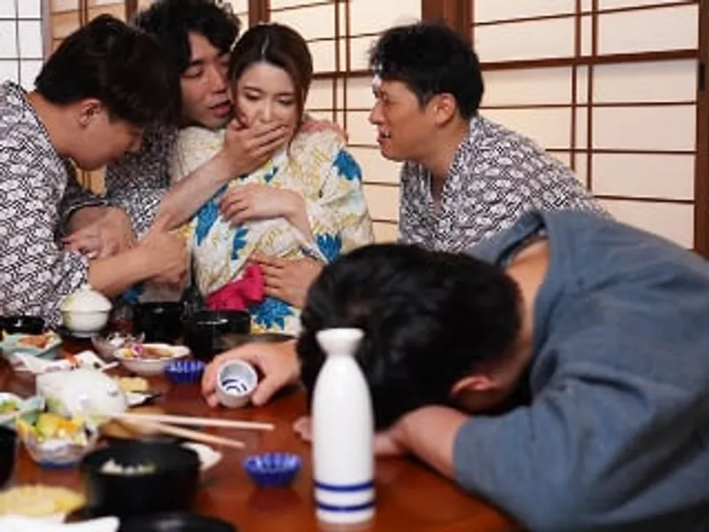 đưa vợ yêu đi suối nước nóng, chồng yêu không biết bà xã bị người khác địt sấp mặt