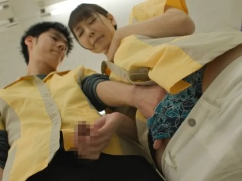 điên cuồng xxx cô nhân viên nữ dâm dục trong siêu thị mini