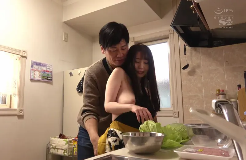 Nghi ngờ vợ cắm sừng, anh xã lén lắp camera và chứng kiến tất cả